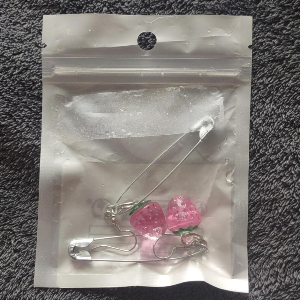 ROMWE Holographic Sticker